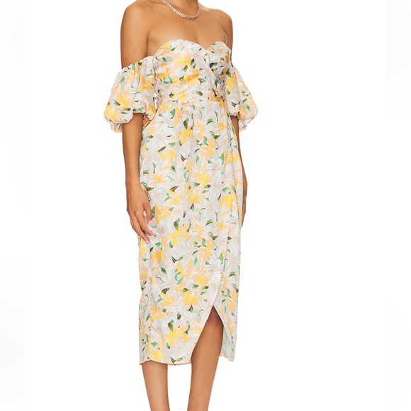 🆕 ASTR  The Lable  Revolve 
NWOT Satin - Picture 3 of 7